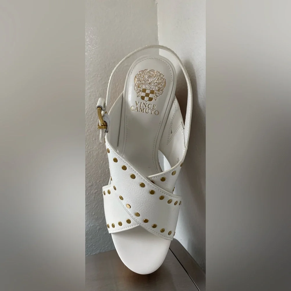 VINCE CAMUTO..WOMENS WHITE LEATHER CORK WEDGE SANDALS WITH GOLD STUDS